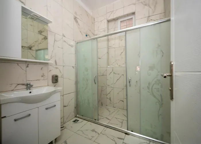 Xalila Only For Men, In אכסניה