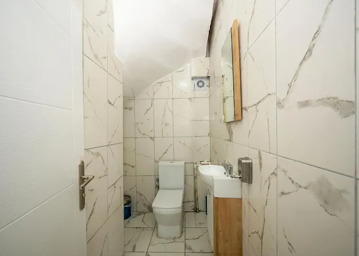 אכסניה Xalila Only For Men, In