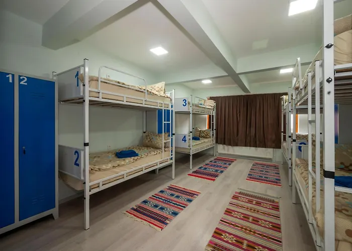 אכסניה Xalila Only For Men, In